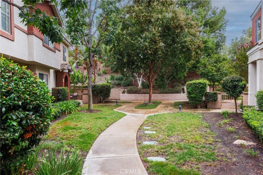 24 Mission Court photo 28
