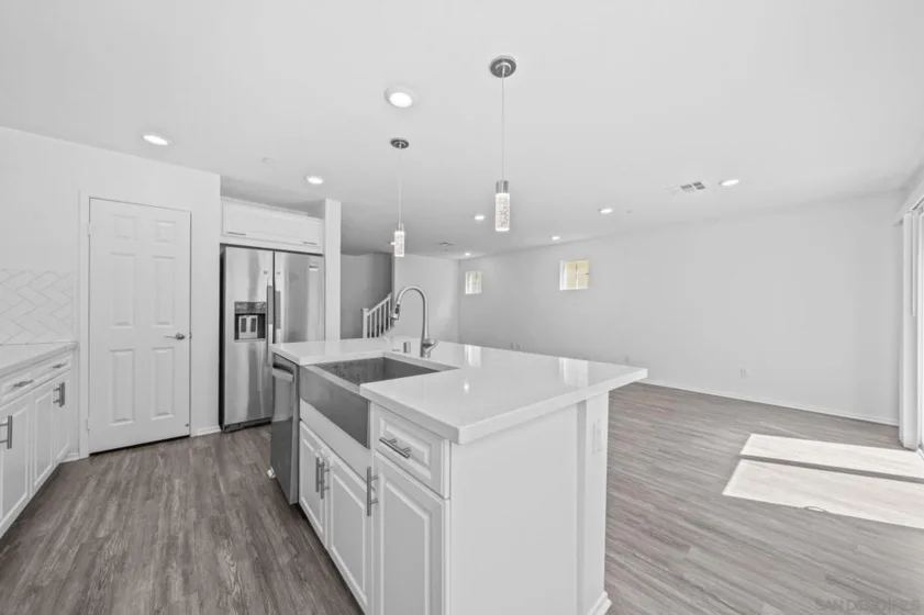 41917 Zafra Street photo 21