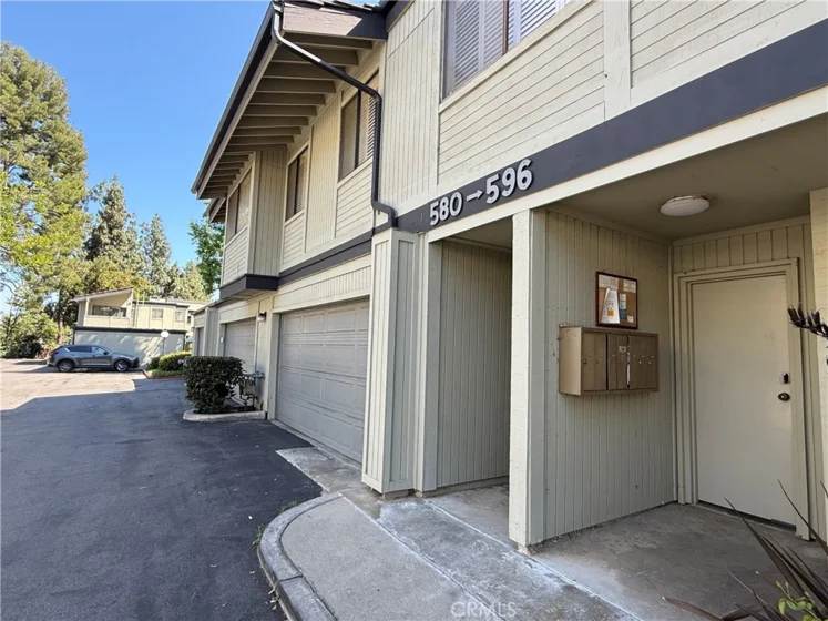586 N Orange Grove photo 35