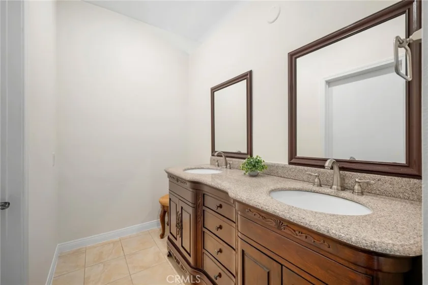 1349 N Columbus #21 photo 30
