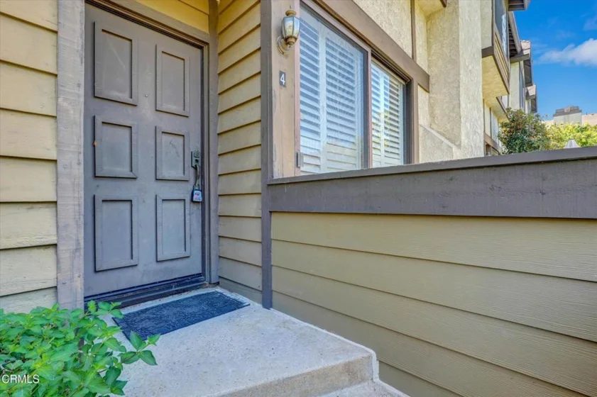 21209 Lassen Street #4 photo 2