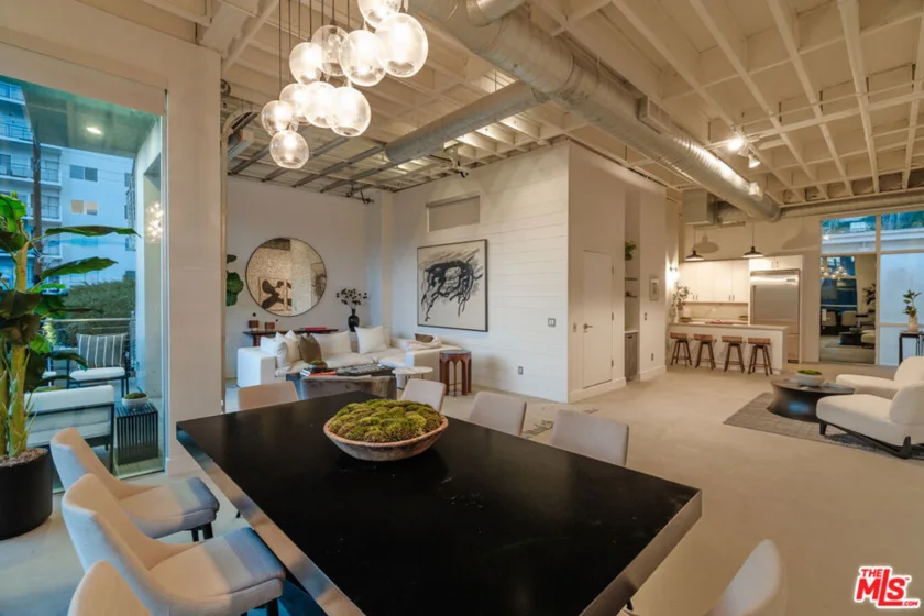 1152 N La Cienega Boulevard #301 photo 1