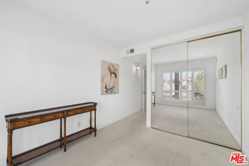 5224 Zelzah Avenue #209 photo 17