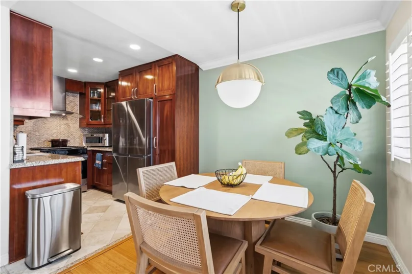 1154 S Barrington Avenue #213 photo 30