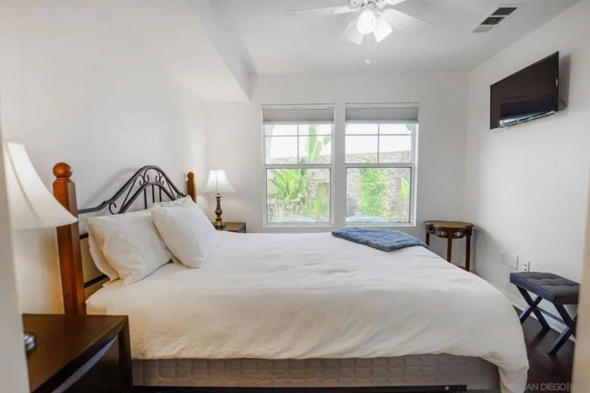 810 Harbor Cliff Way #230 photo 23