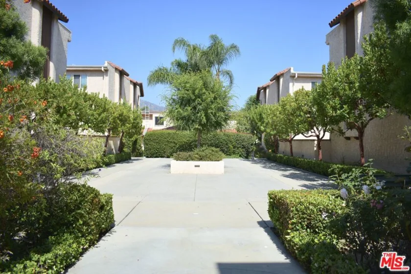 1711 Grismer Avenue #63 photo 38