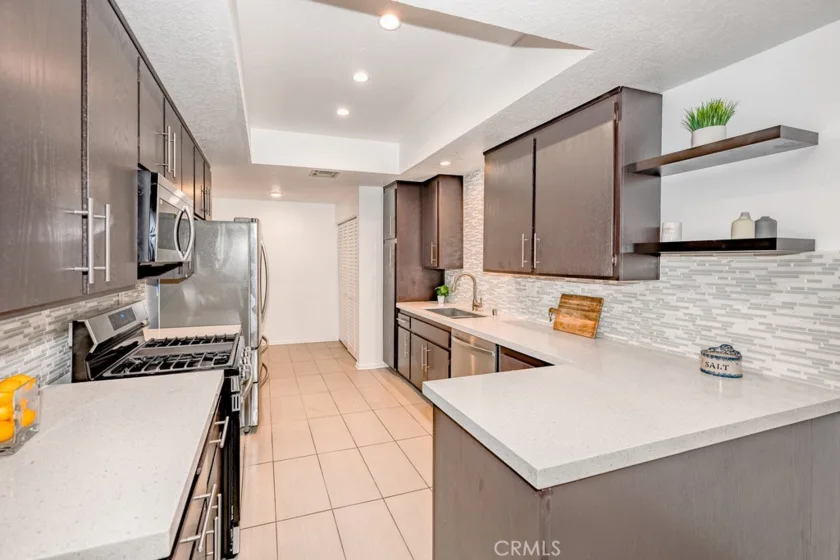 13331 Moorpark Street #109 photo 1
