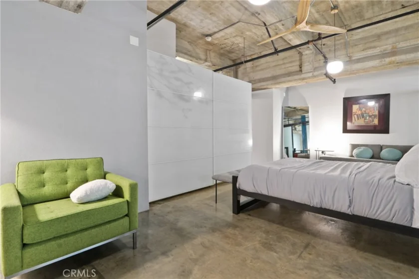835 Locust #212 photo 32