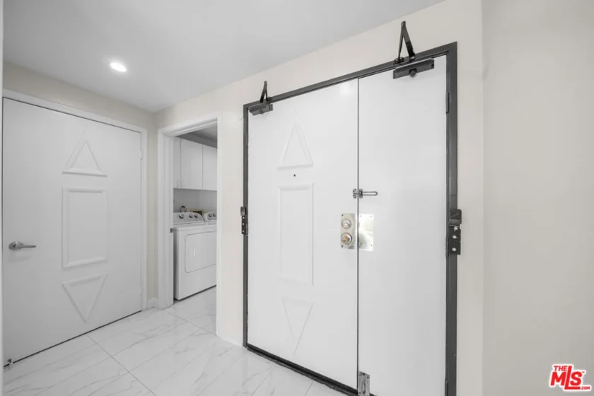 326 Westminster Avenue #404 photo 33