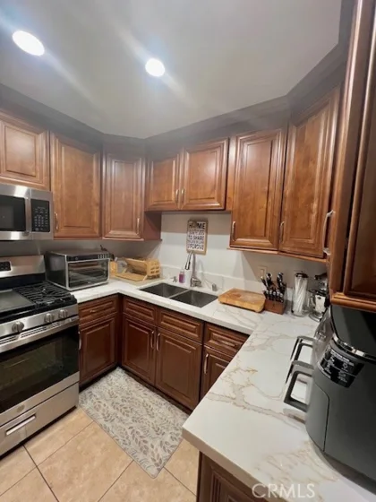 812 Inglewood photo 42