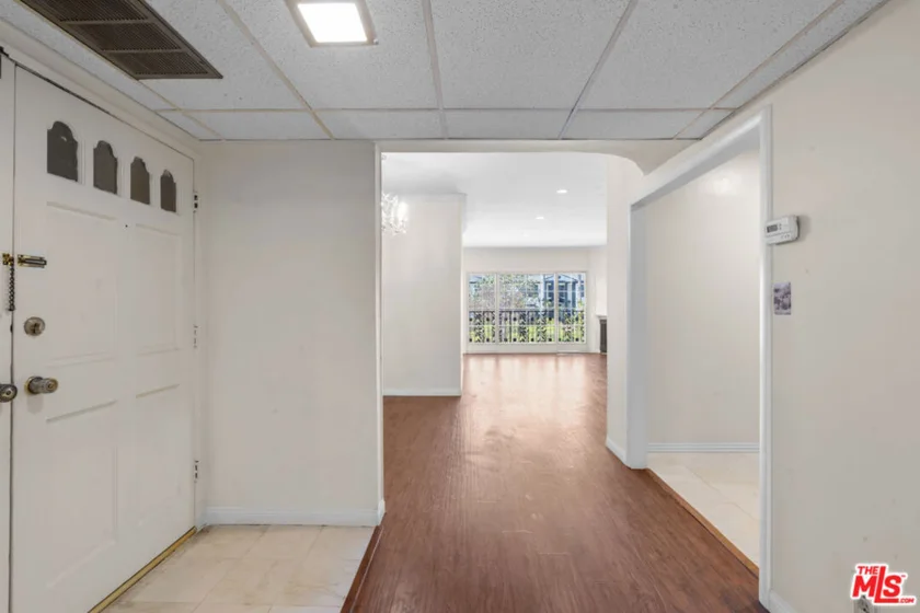 822 S Windsor Boulevard #102 photo 24