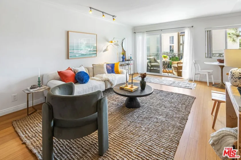 1154 S Barrington Avenue #201 photo 1