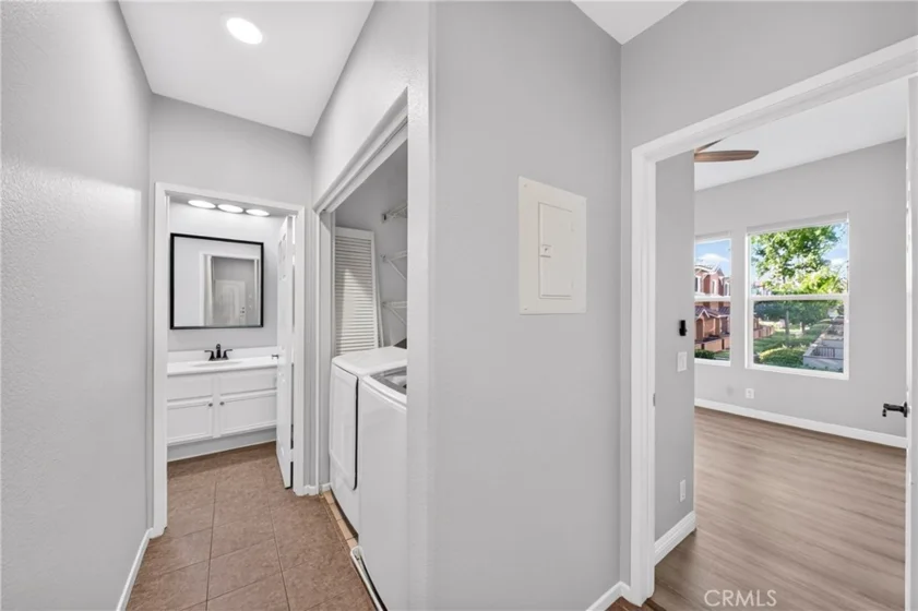 2260 Clark photo 12