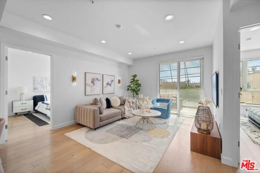 105 S Mariposa Avenue #204 photo 7