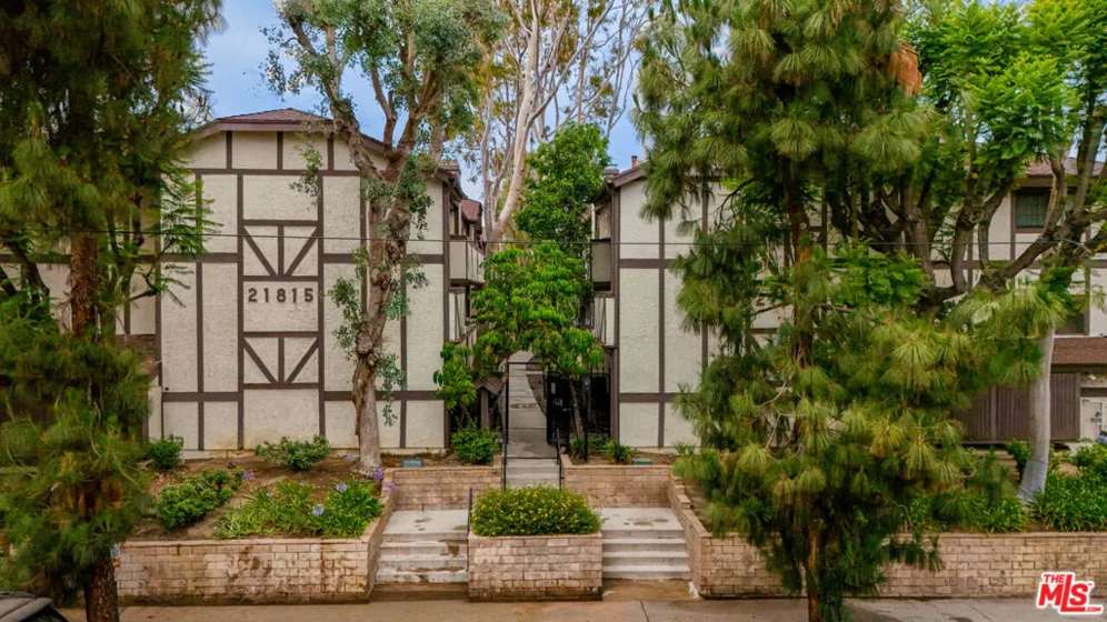 21811 Saticoy Street #23 photo 9