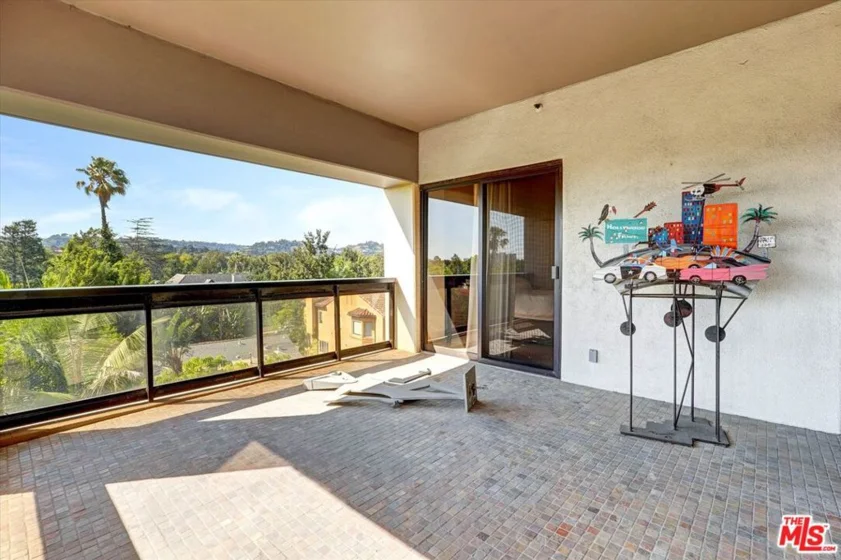 10445 Wilshire Boulevard #504 photo 17