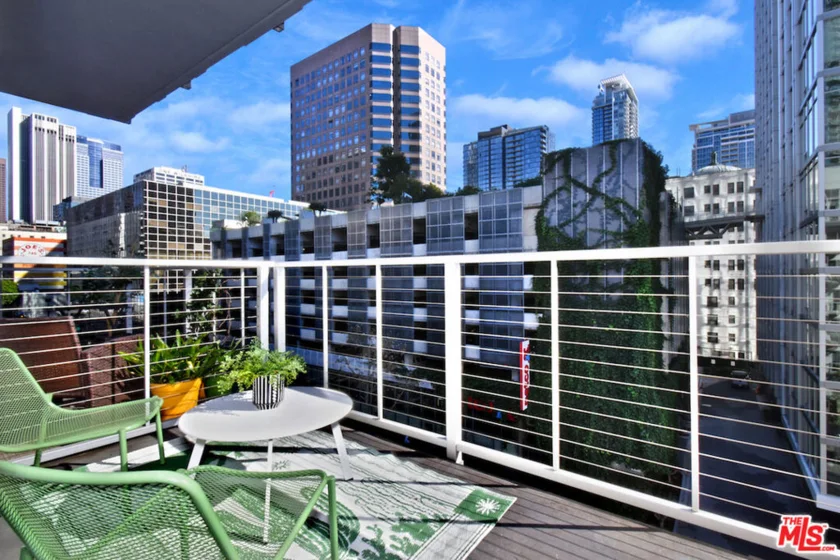 645 W 9th Street #522 photo 1