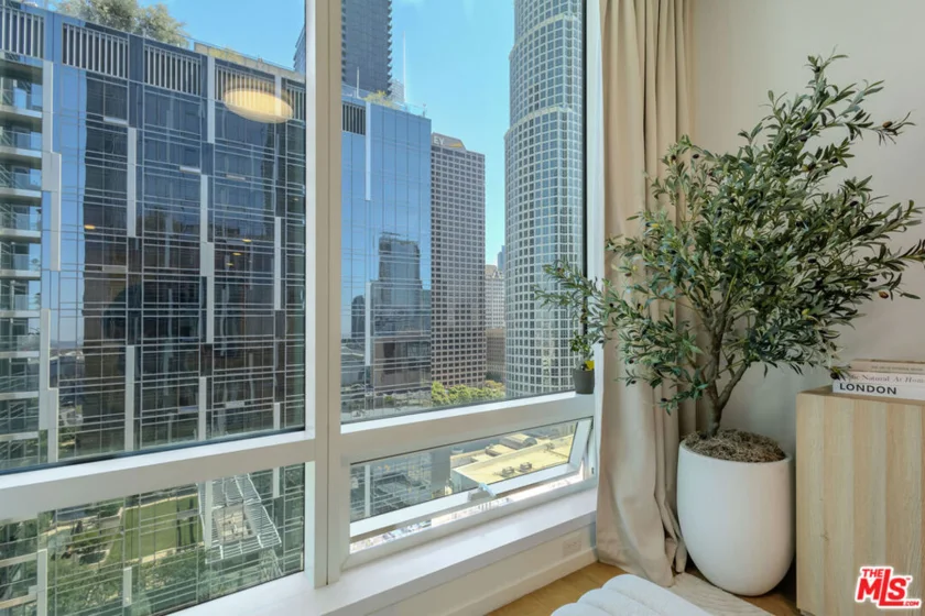 877 Francisco Street #1903 photo 4