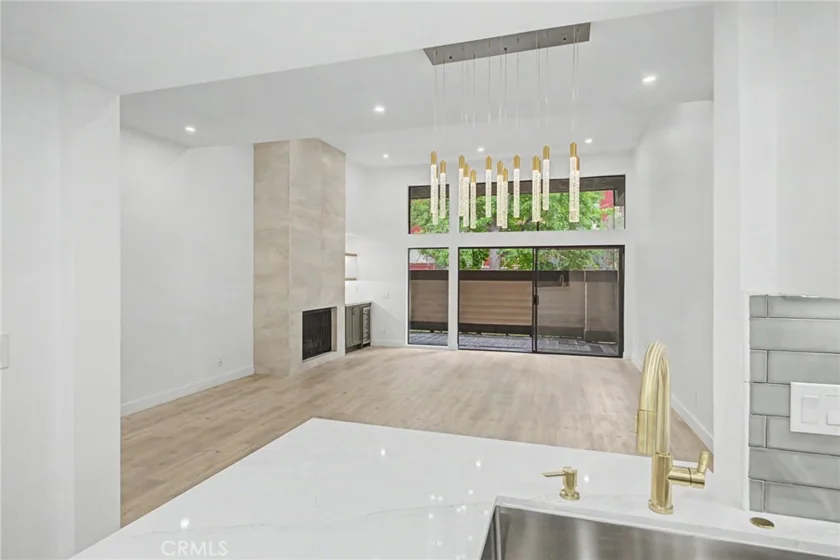 421 S Van Ness photo 12