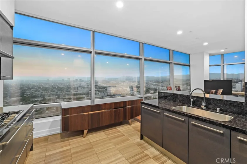 900 W Olympic #31J photo 16