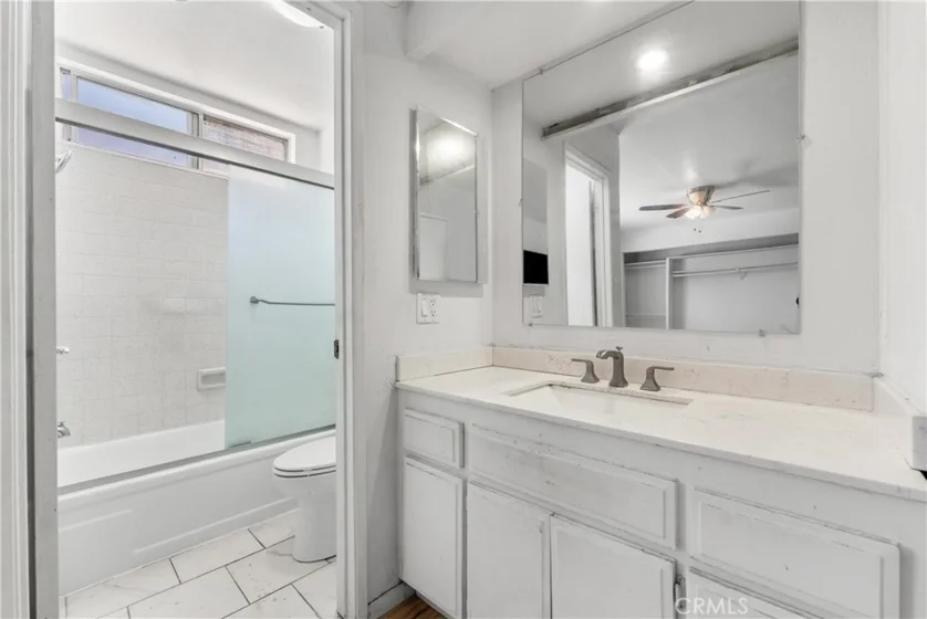 5500 Lindley #106 photo 26