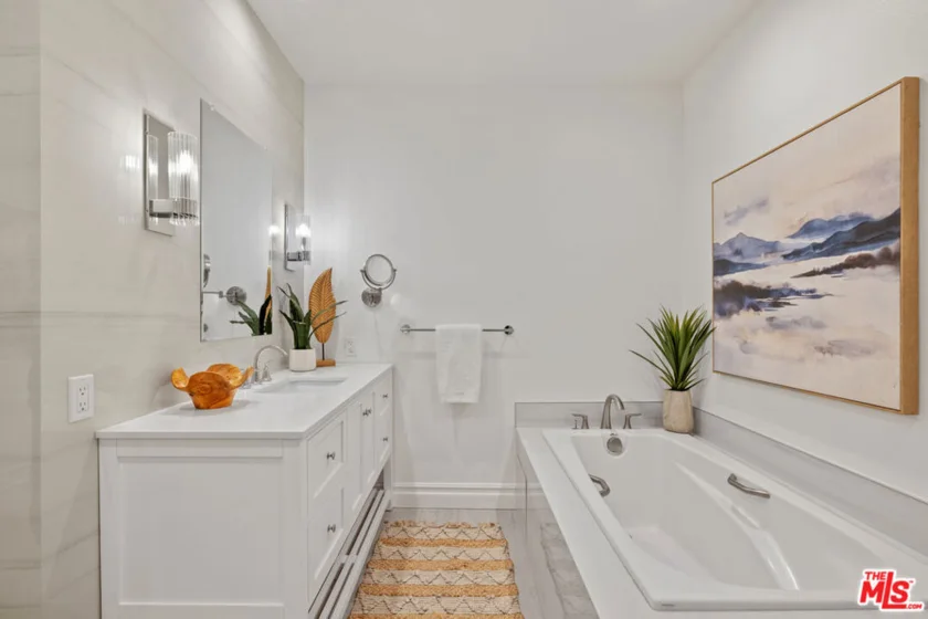 4711 Ambrose Avenue #204 photo 22