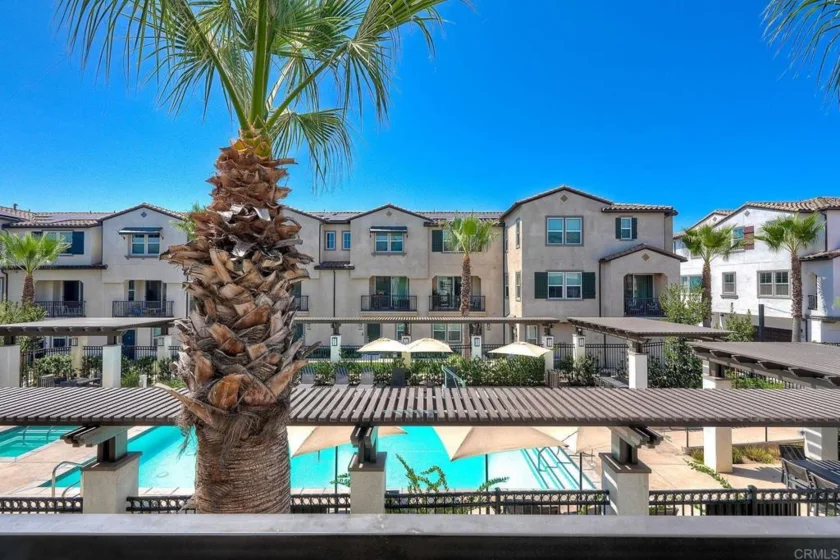 437 Carina Glen photo 26