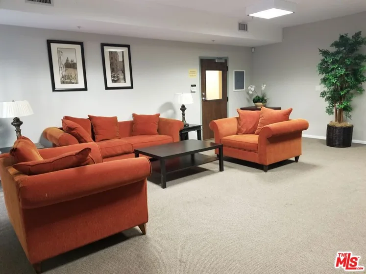 13941 Sherman Way #204 photo 9