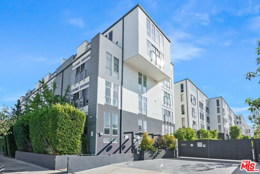 4215 Glencoe Avenue #405 photo 34