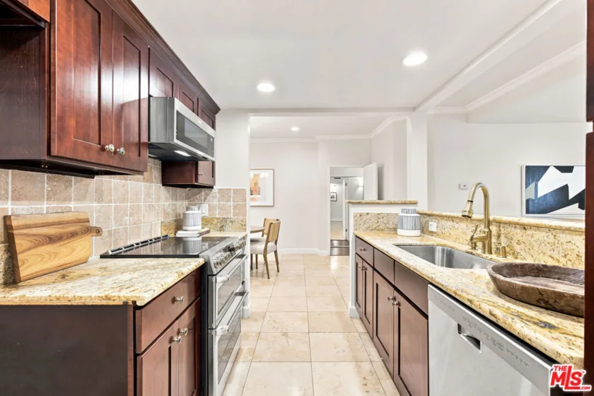 2332 Fox Hills Drive #103 photo 8
