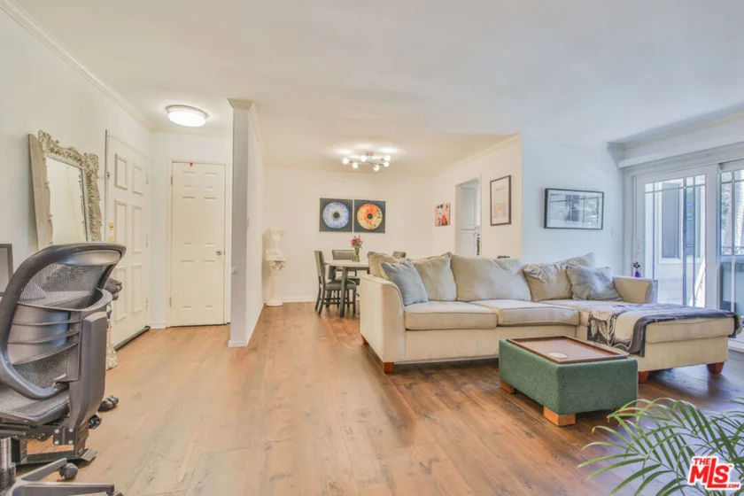 625 N Flores Street #102 photo 17