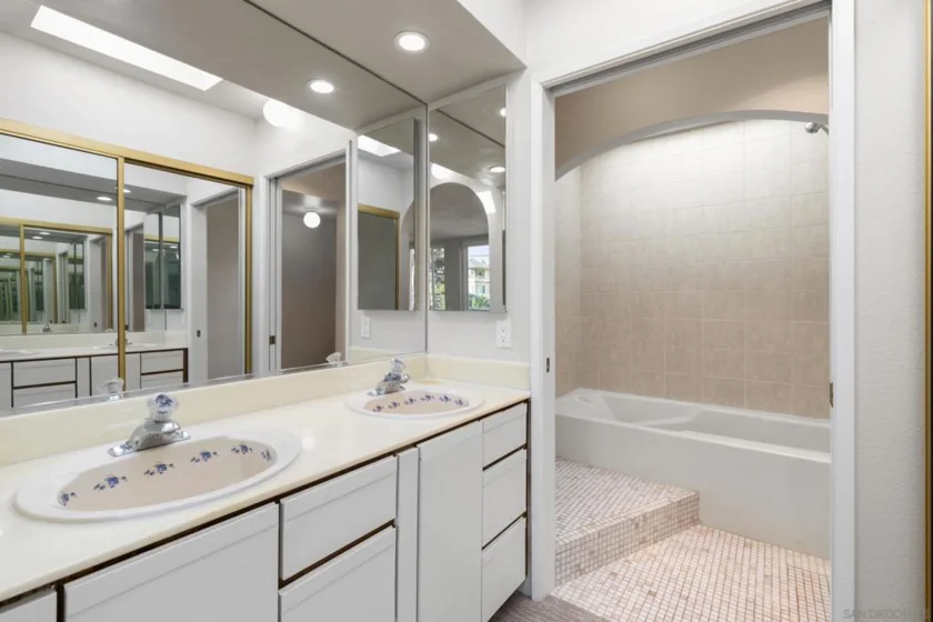 4070 Riviera Drive #5 photo 26