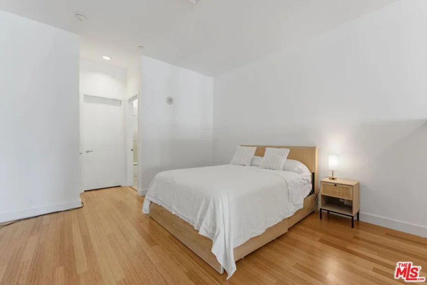 3810 Wilshire Boulevard #602 photo 3