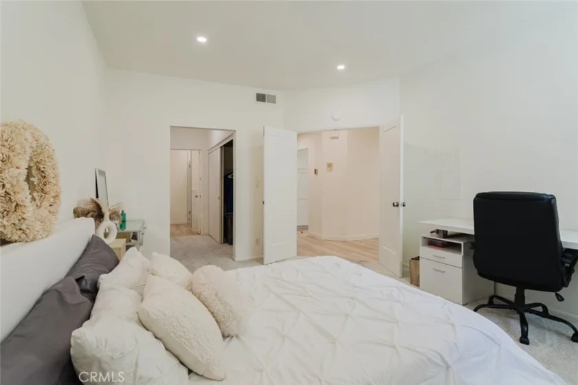 1305 N Columbus Avenue #204 photo 20