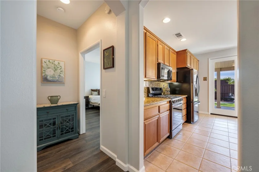39416 Cardiff Avenue photo 23