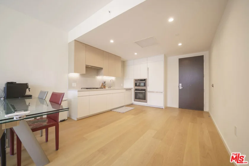 877 Francisco Street #1208 photo 2