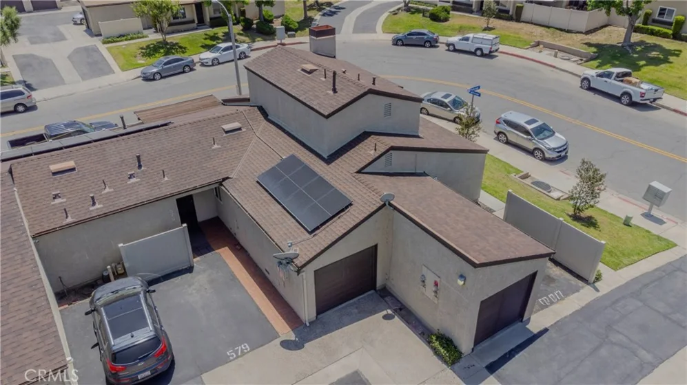 579 Parkview photo 2