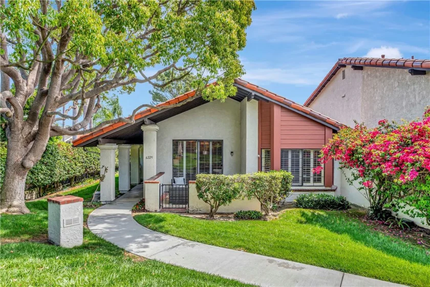 6225 Riviera Circle photo 1