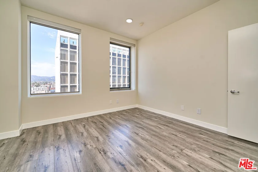 3810 Wilshire Boulevard #1001 photo 32