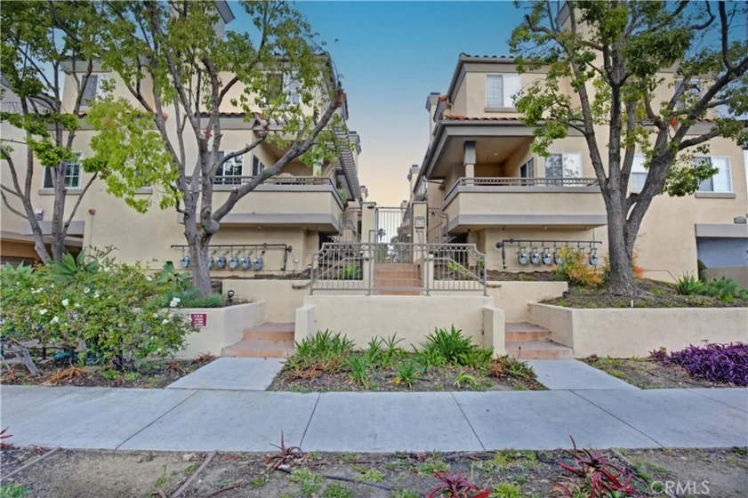 3526 Linden Avenue #6 photo 1