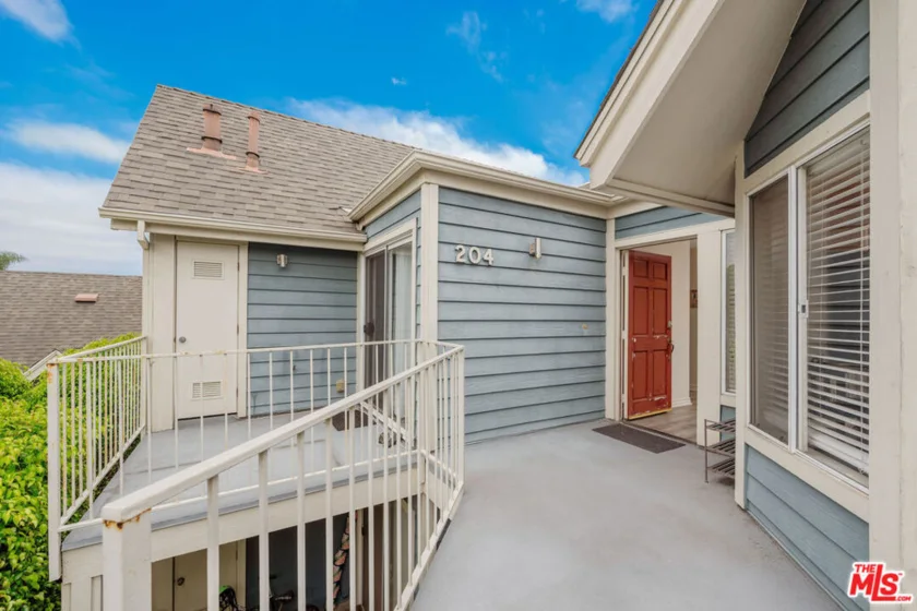 810 Baker Street #204 photo 2