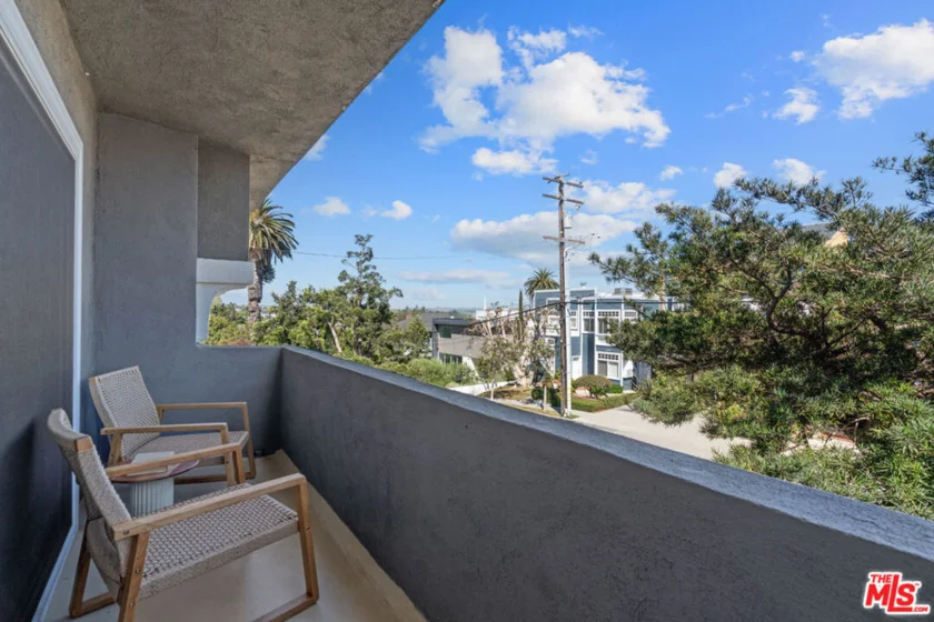 423 Pier Avenue #4 photo 2
