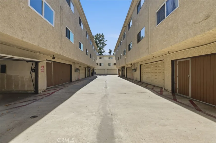 7439 Woodman Avenue #54 photo 33