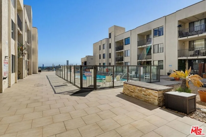 1140 E Ocean Boulevard #220 photo 38