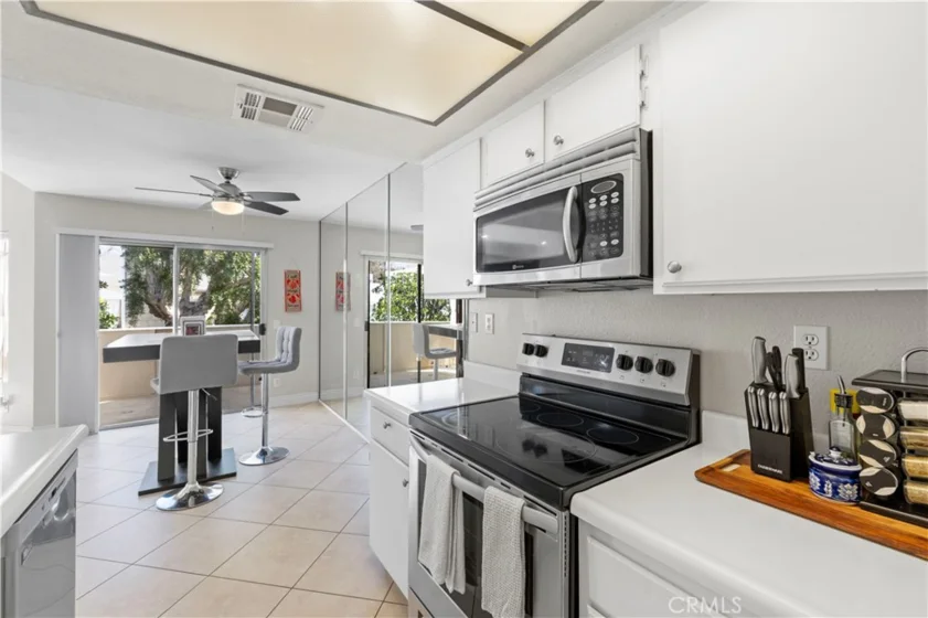 18408 Hatteras Street photo 8
