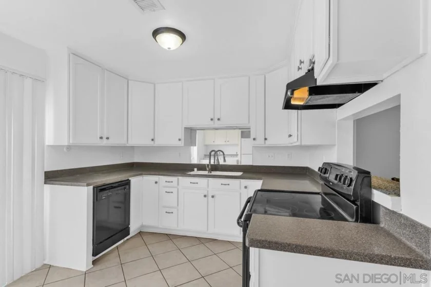 888 Cherrywood #Unit 3 photo 3