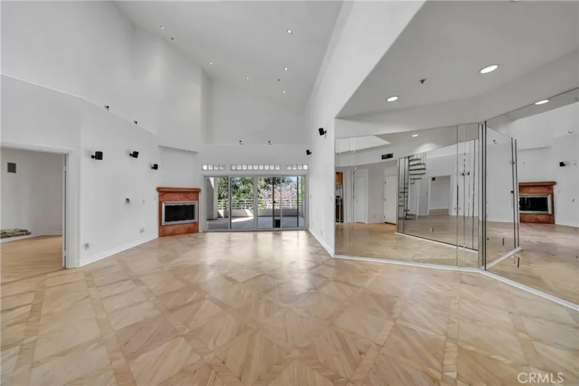 4477 Woodman Avenue #305 photo 3
