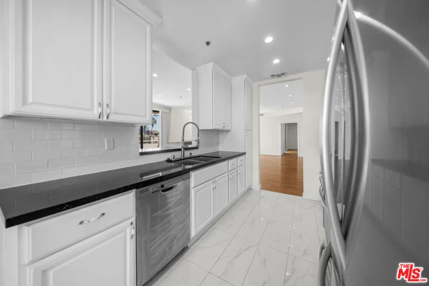 326 Westminster Avenue #404 photo 13