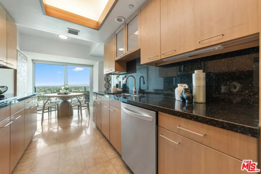 13600 Marina Pointe Drive #1904 photo 22