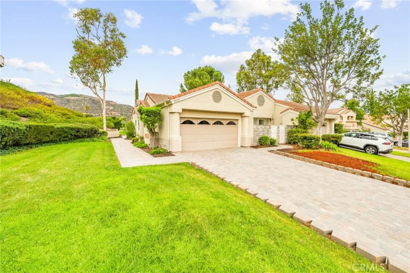 38521 Glen Abbey photo 3